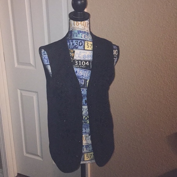 Vest 🍁 - Picture 2 of 5